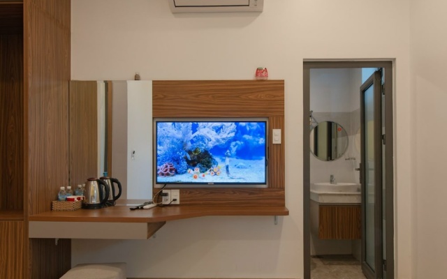 West Lake Hotel – Guest Rooms – Cam Lam
