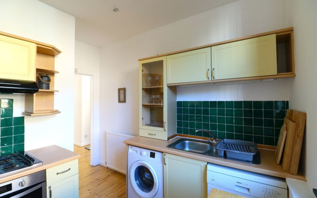 Comfortable Apartment in West End