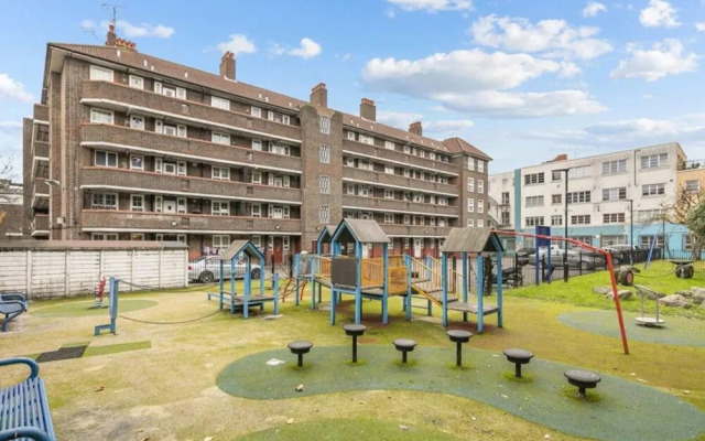 Spacious 4 Bedroom Apartment in Bethnal Green