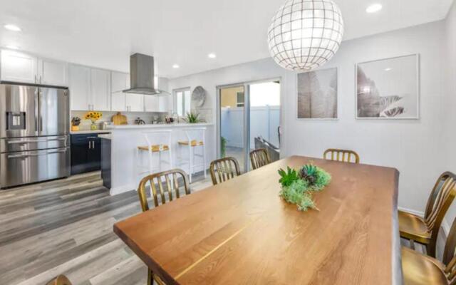 LuxuryTownhome.3Blks2Beach.E-Bikes.75”4kTV