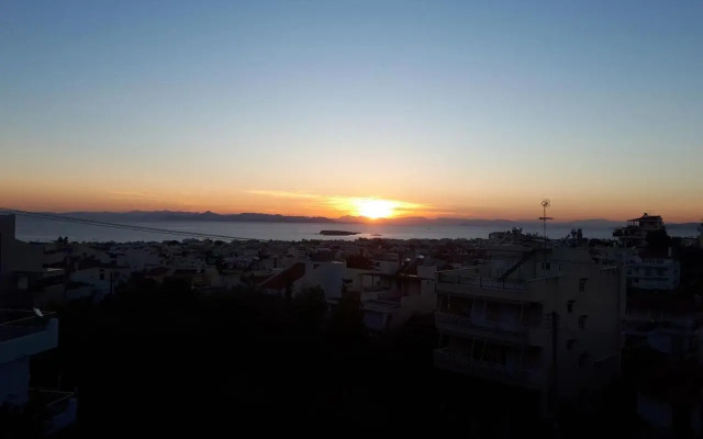 Sea view,big and comfortable appartment in Voula