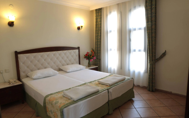 Club Turquoise Apartments