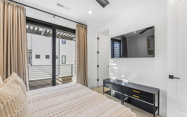 Sunny Days 7 Bedroom Home