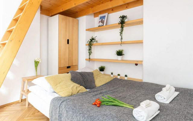 WS 3-Bedroom Old Town Apartment