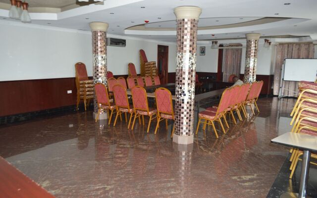 Super Paradise Hotel