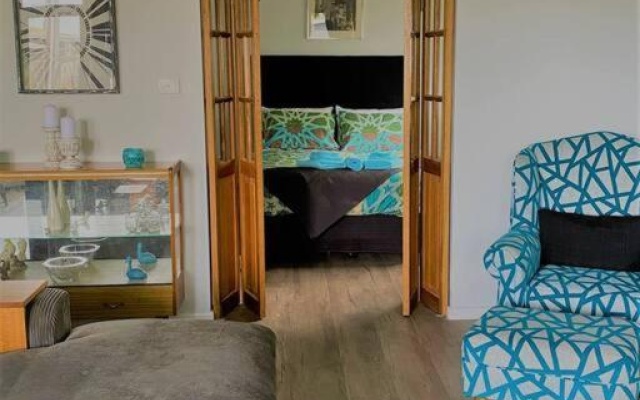 Chill at our Igloo cottage - 100m stroll to beach – Guest Rooms – Portarlington