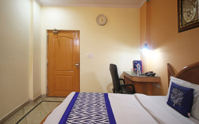 OYO 7147 Hotel Madhur Regency