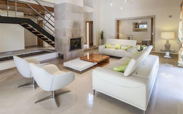 Villa Amendoa (AL) in Corroios