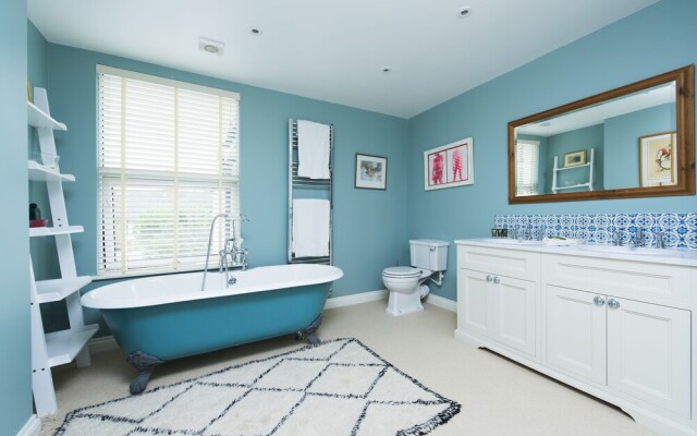 Gorgeous Modern 5BR Family Home