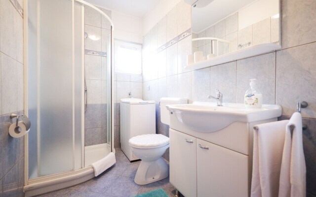 Apartments 150m from beach with parking