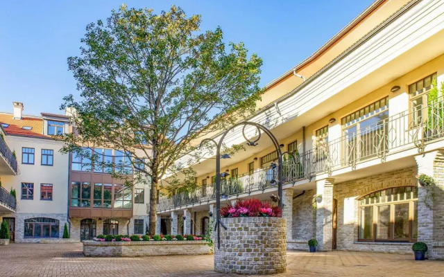 Luxurious Apartment in Vilnius Old Town by Reside Baltic