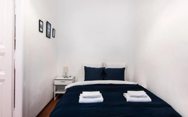 Very central convenient large AC place