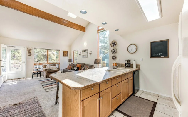 Bright Townhome - 1 Mile to Downtown Cloudcroft