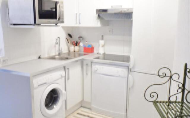 CANNES plage 2mn/45m2/vue mer/inernet/clim/parking privé