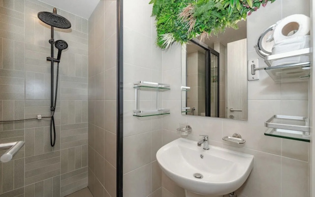 Stylish condo with Pool C175
