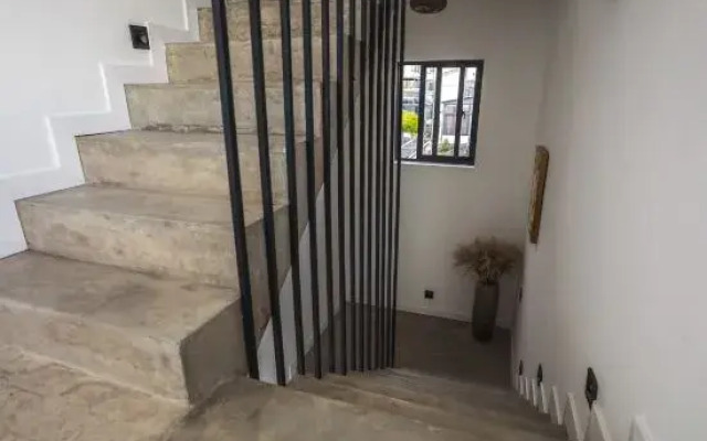 Mubai Light Luxury Hostel
