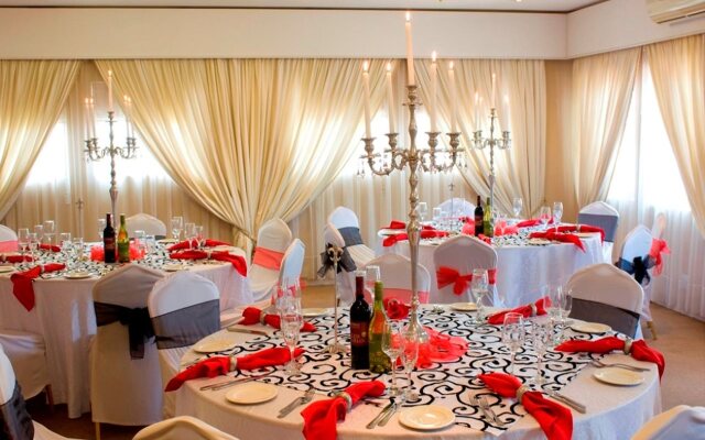 Alveston Manor