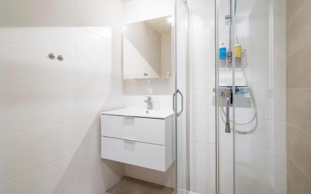 Renewed comfort duplex w 2 terraces nearby Marina