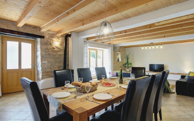 Villa in Batlug With Private Pool