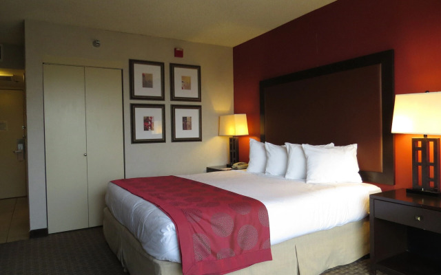 Holiday Inn Express & Suites Phoenix Midtown by IHG
