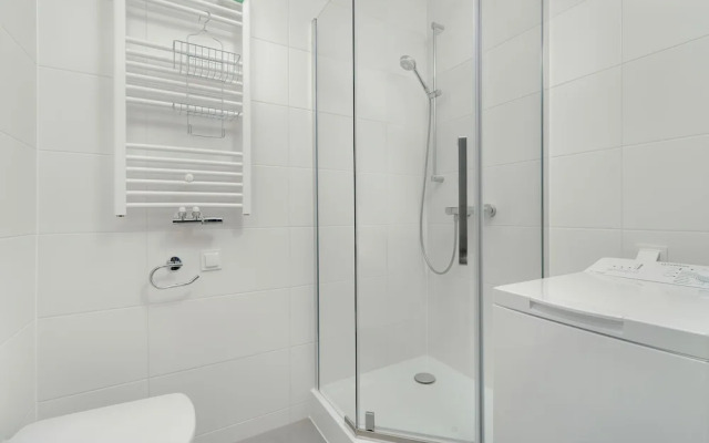 Studio With Outdoor Parking by Renters