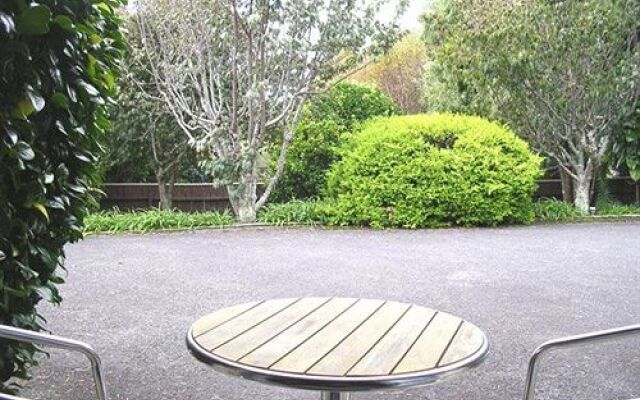 Oakura Beach Motel
