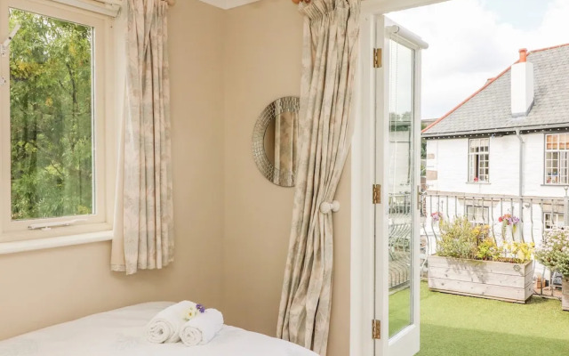 1 River Cottage