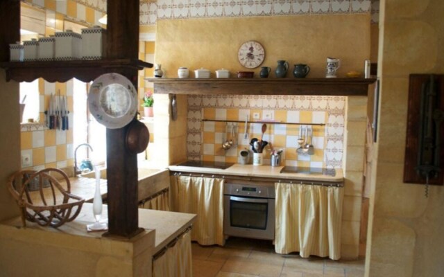 Villa With 5 Bedrooms in Les Eyzies-de-tayac-sireuil, With Private Poo