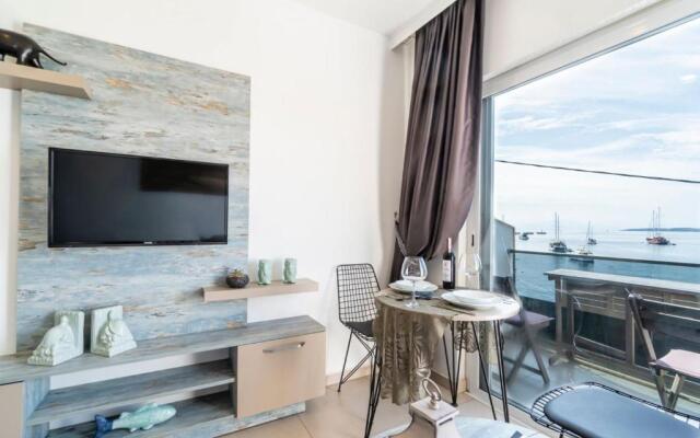 Seafront Flat With Fascinating Sea View in Bodrum