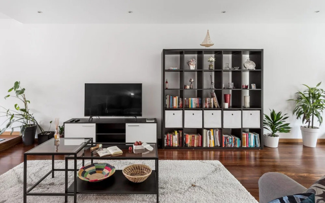 JOIVY Sleek House W/Balcony & 2 Terraces In Porto