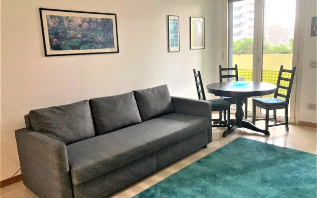 Borsa 1- Bright apartment with balcony