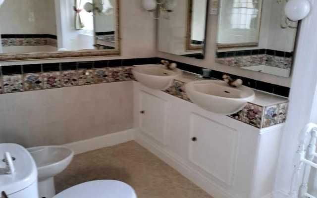 The Ilchester Arms Hotel