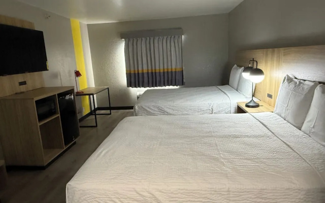 Super 8 by Wyndham Richfield/Cleveland