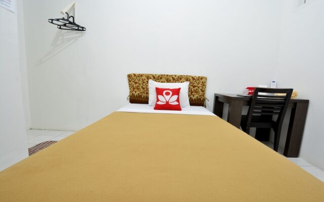ZEN Rooms Basic Near Pasar Baru