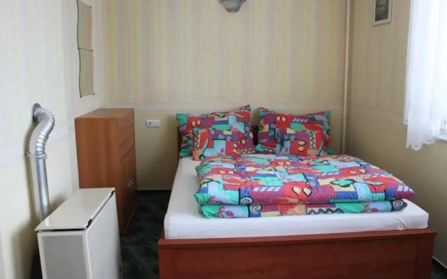 Pine Wood Apartment 5