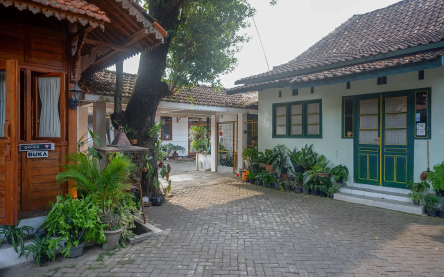 RedDoorz Syariah near Plengkung Gading 2