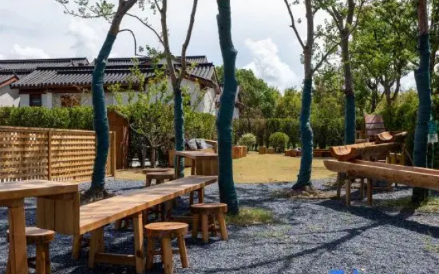 Shuaiwa Club Homestay (Shanghai Jinshan North Station Huakai Seaside Ecological Park)