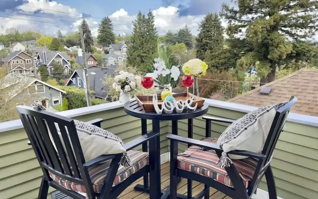 Anne Haven Spacious Retreat DT Seattle