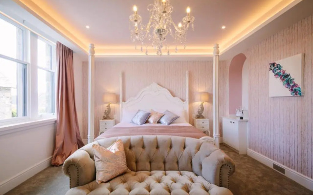 Absoluxe Suites