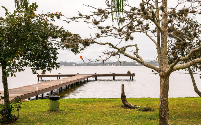 Condomínio moderno com acesso a Lagoa #LA12