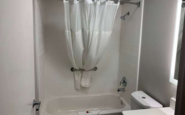 Microtel Inn by Wyndham Charlotte Airport