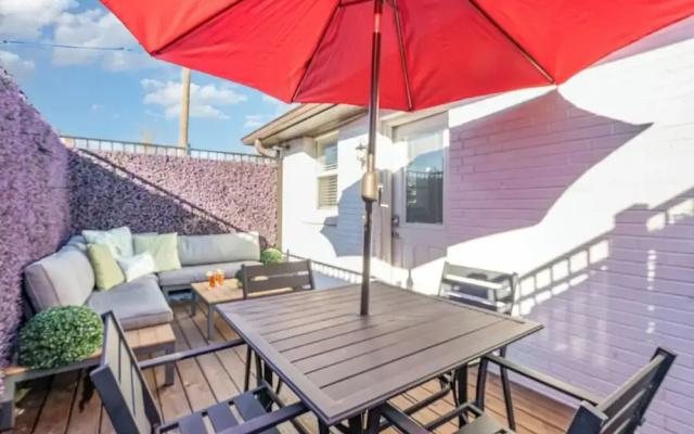 Urban Pearl-2 Bedroom & Private Patio-in Midtown