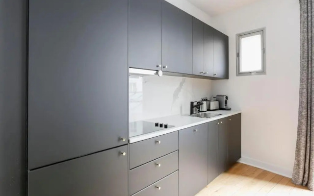 Louvre / Palais Royal Luxury Three Bedroom Duplex