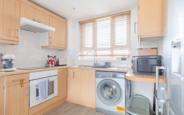 Spacious 3BD Flat, Close to Tube - Fulham!