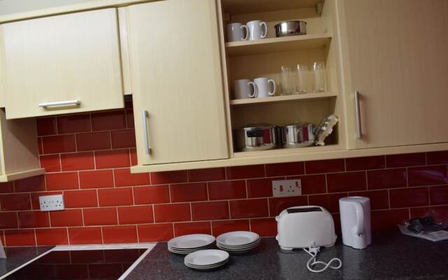 Spacious 2 Bedroom House in Bow