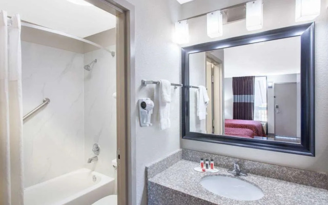 Days Inn Clinton-Presbyterian College