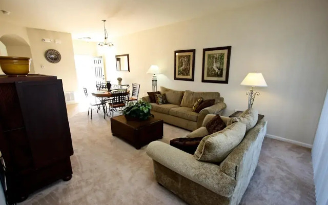 2633 Trafalgar Village