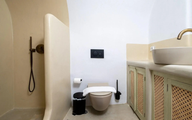 SantorOia Luxury Suites