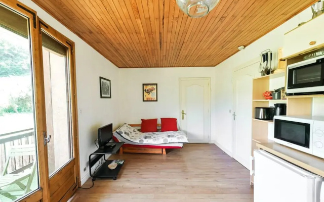 Apartment With one Bedroom in La Perriere, With Wonderful Mountain View, Furnished Garden and Wifi - 5 km From the Slopes