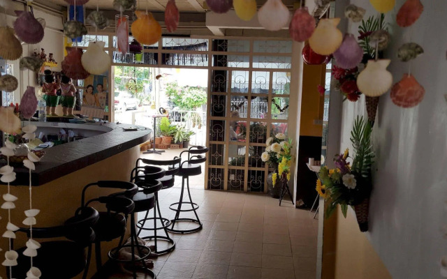 Laila Food and Drink Guesthouse